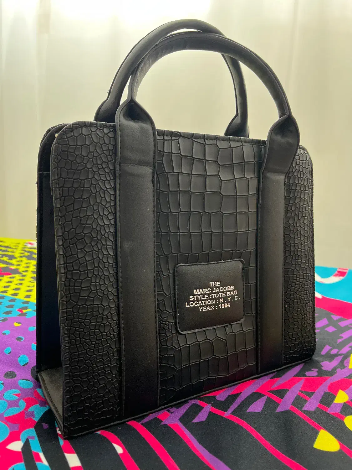 کیف|کیف، کفش، کمربند|خوی, |دیوار