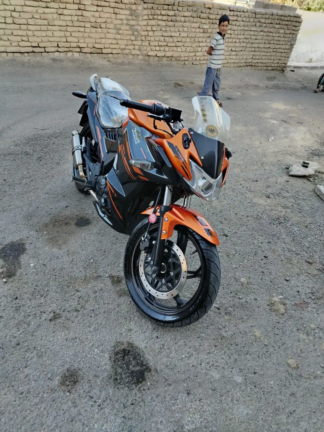مگلی نارنجی استسنایی|موتورسیکلت|تربتحیدریه, سرمحله|دیوار