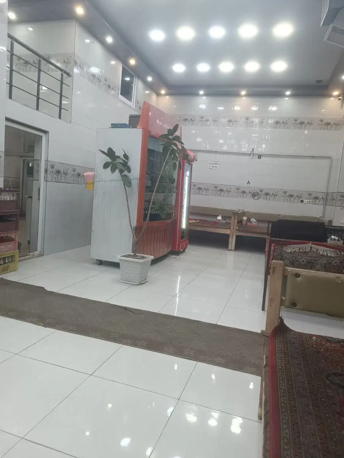 نیازمند چند نفر نیروی جوان جهت کار در غذاخوری|استخدام خدمات فروشگاه و رستوران|مهاباد (آذربایجان غربی), |دیوار