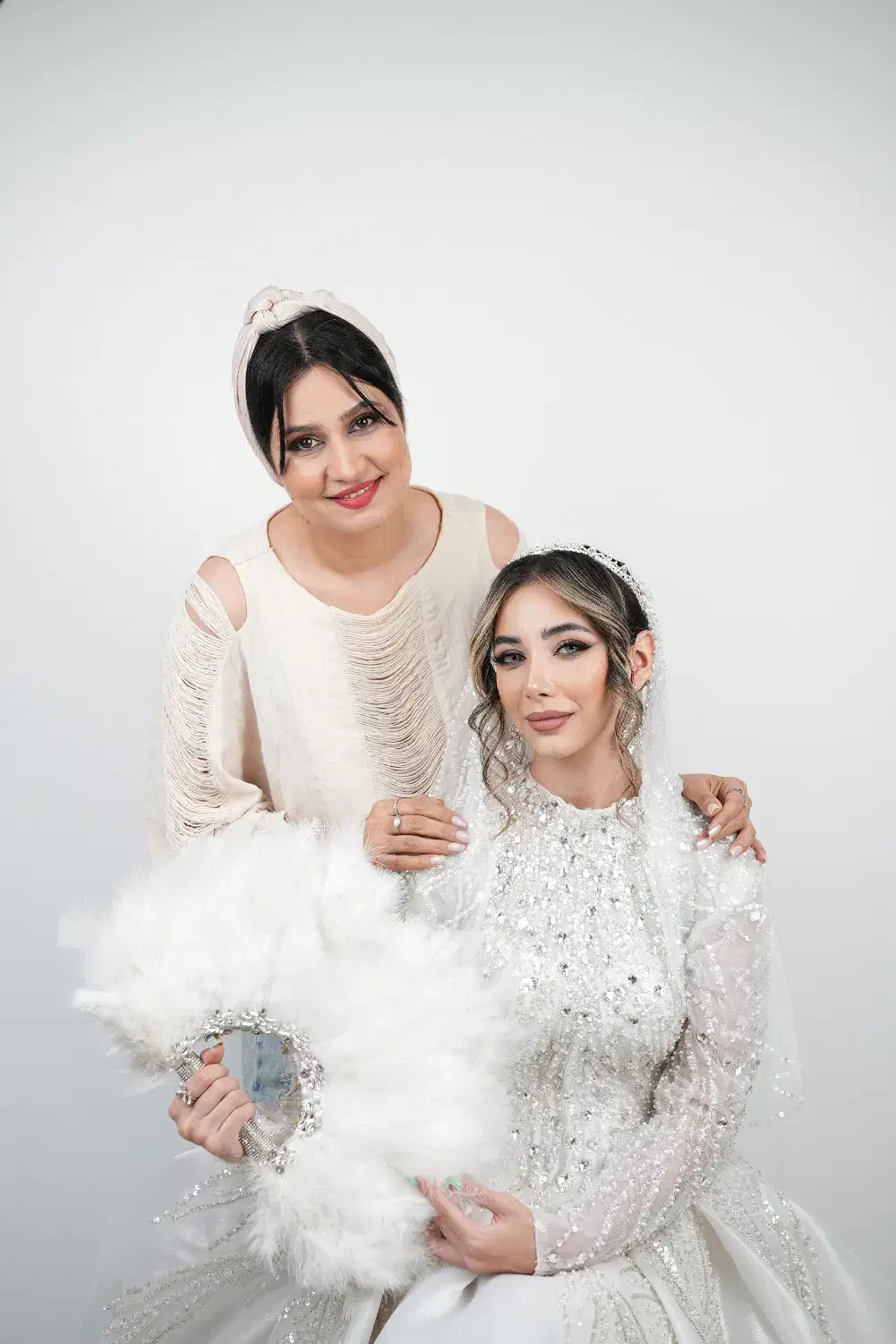 میکاپ و شنیونعروس با تیم حرفه ای|خدمات آرایشگری و زیبایی|گرگان, |دیوار