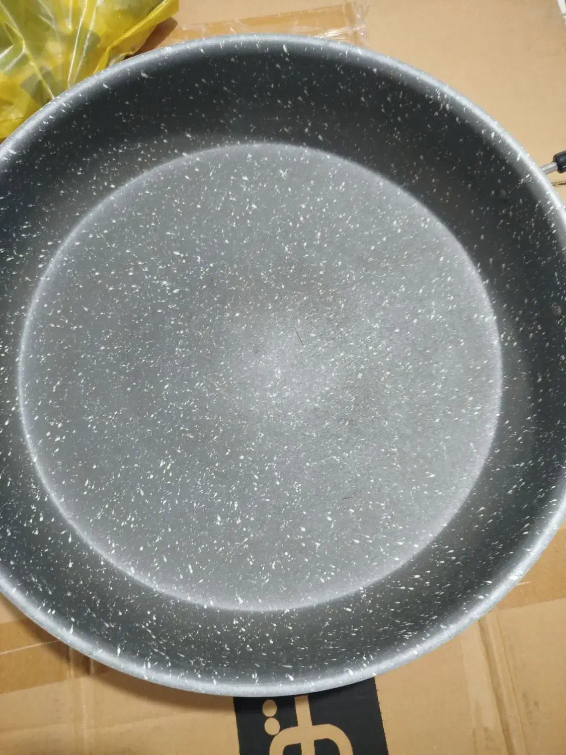 ماهی تابه تفلن|ظروف پختوپز|بومهن, |دیوار