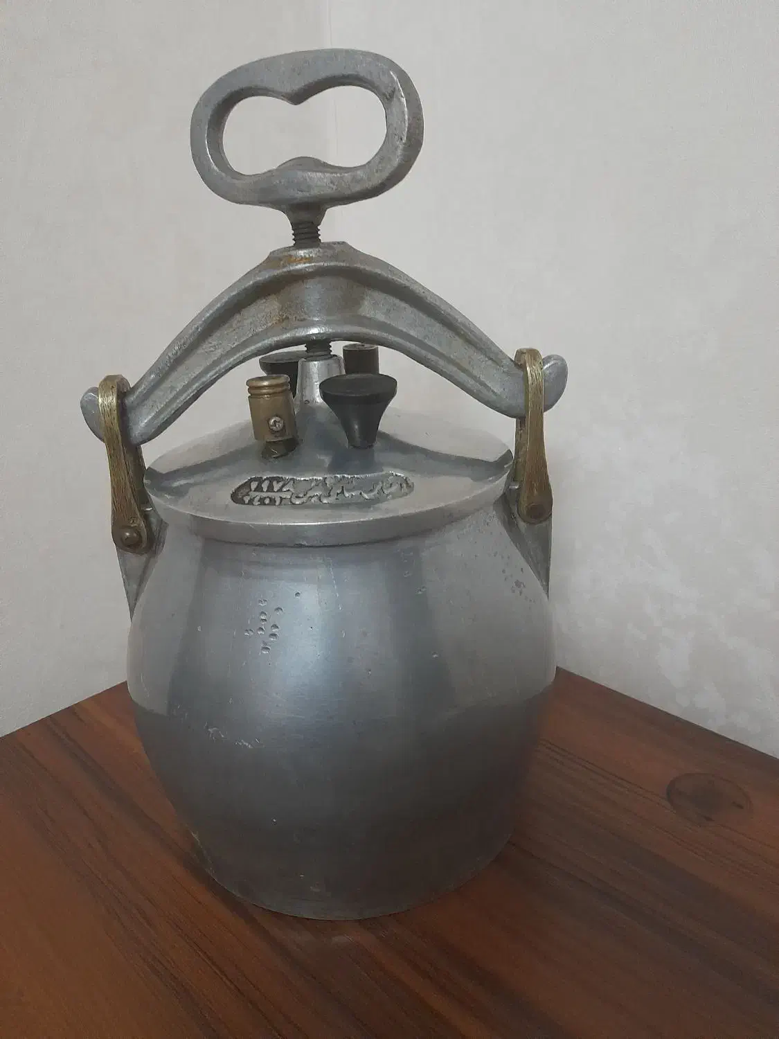 زودپز چدن ۳ لیتری|ظروف پختوپز|صدرا-فارس, فاز ۱|دیوار