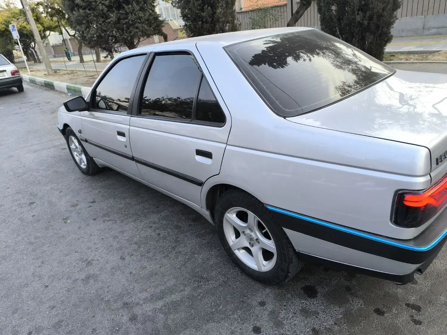 پژو 405 نقره ای مدل 97|خودرو سواری و وانت|مشهد, فلسطین|دیوار