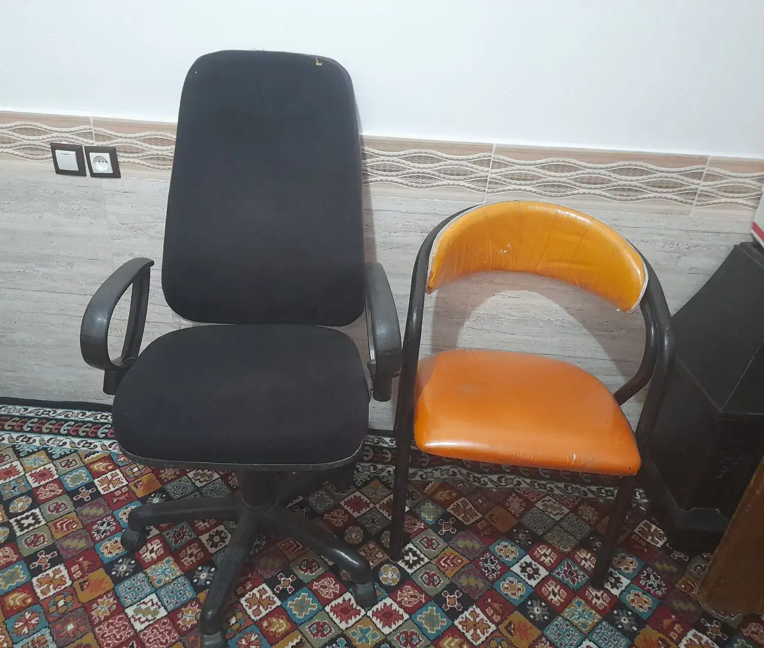 میز و دوعدد صندلی فروشی|مبلمان اداری|جیرفت, |دیوار