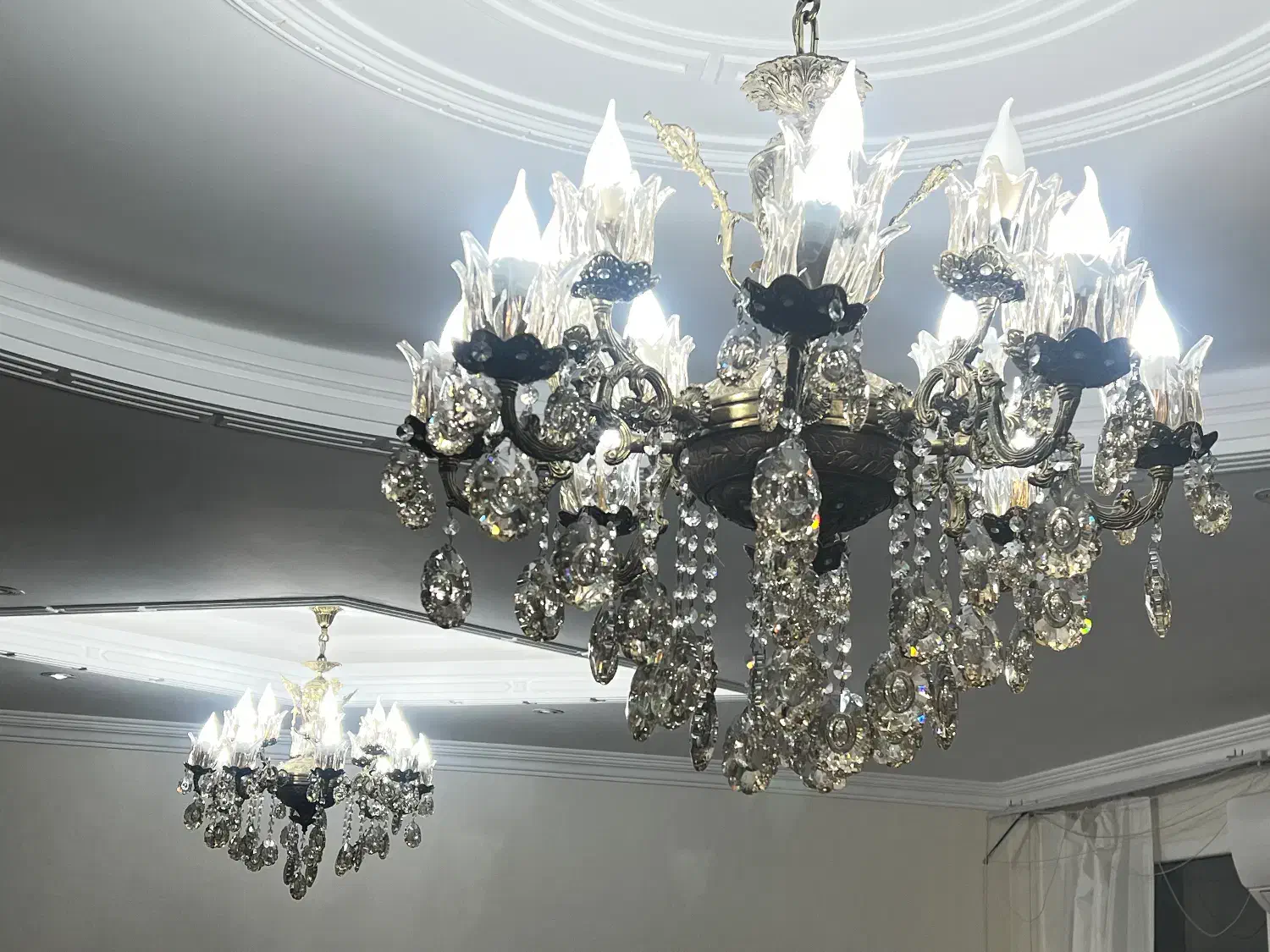 لوستر برنز در حد نو ۲عدد|لوستر و چراغ آویز|قدس, شهر‌قدس|دیوار