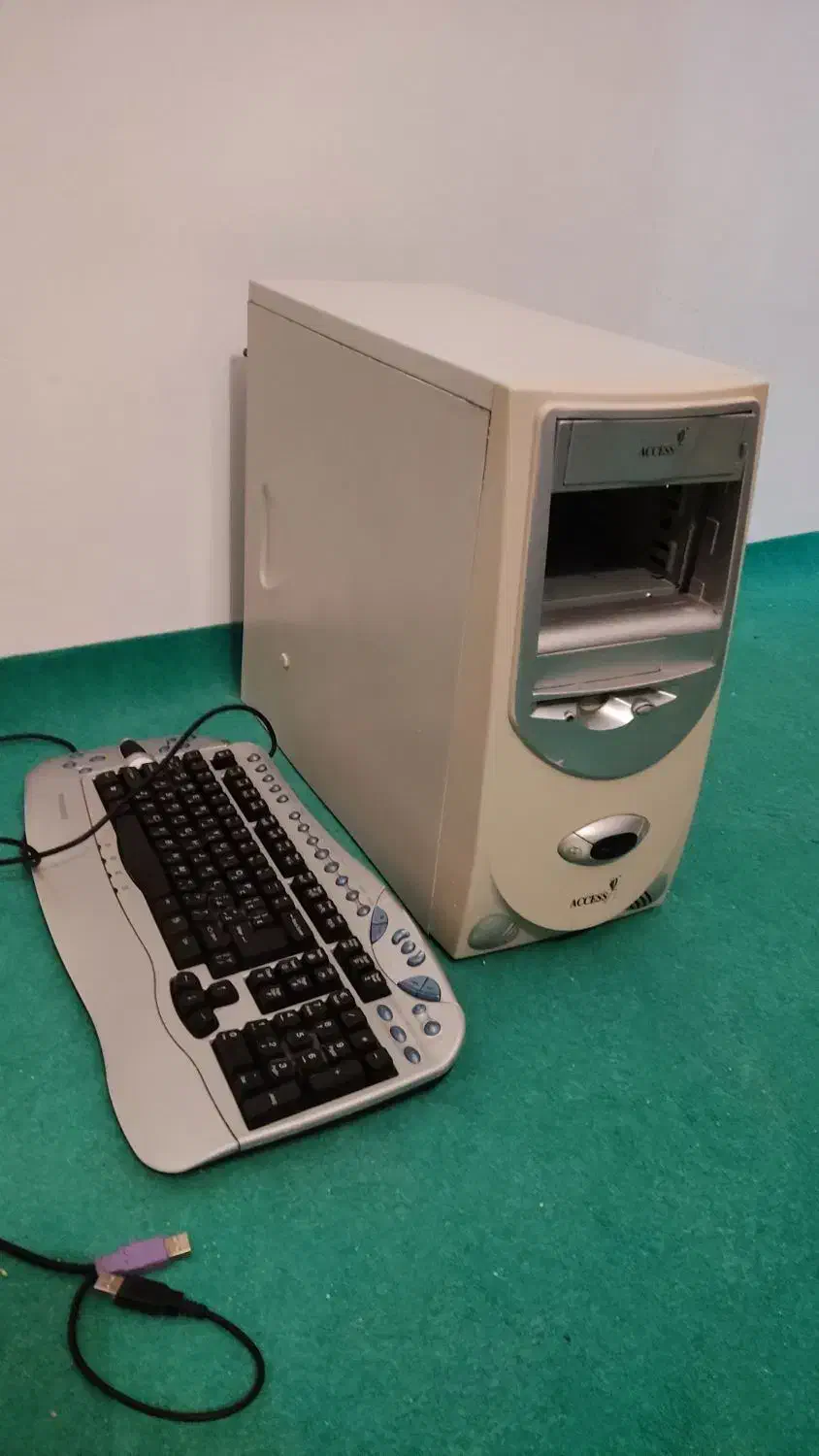 قاب خالی کیس کامپیوتر به همراه کیبورد فراسو|رایانه رومیزی|زابل, |دیوار