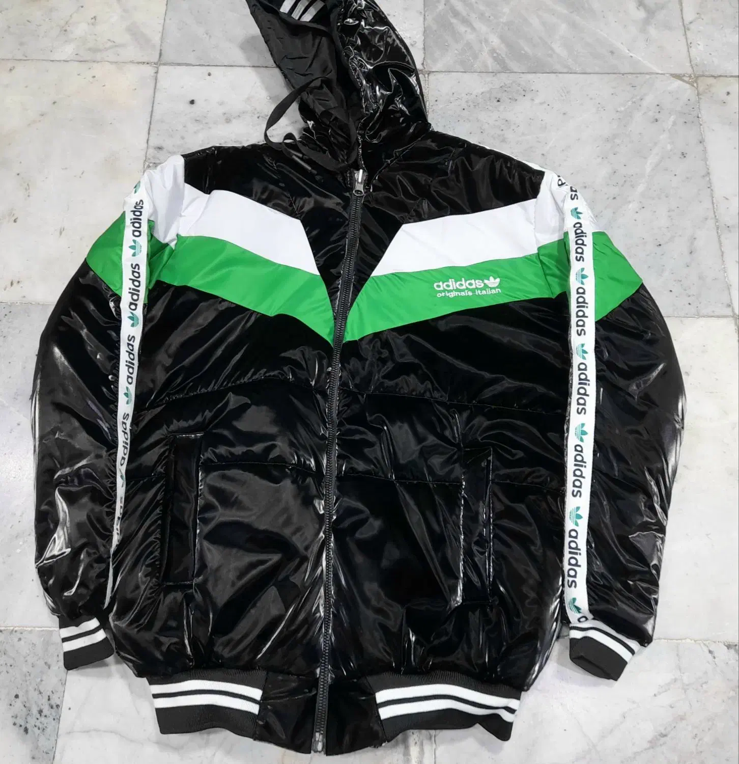 کاپشن|لباس|مشهد, شهید قربانی|دیوار