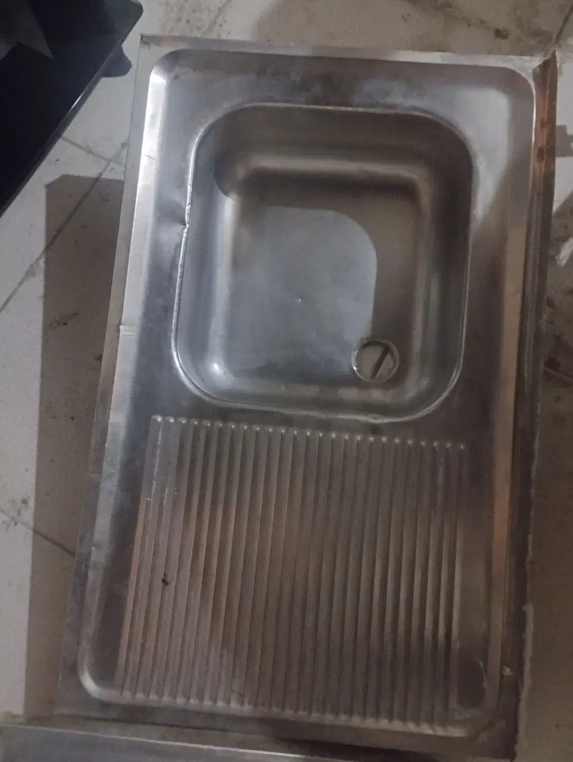 زیر تلوزیون و سینک ظرف شویی|آب‌چکان و نظم‌دهنده ظروف|شیراز, ماه فیروزان|دیوار