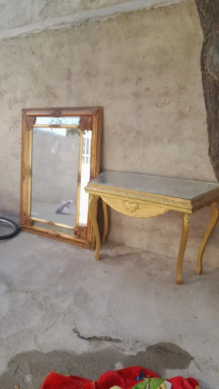 آینه همراه با میز و یک گل بزرگ|آینه|قوچان, |دیوار