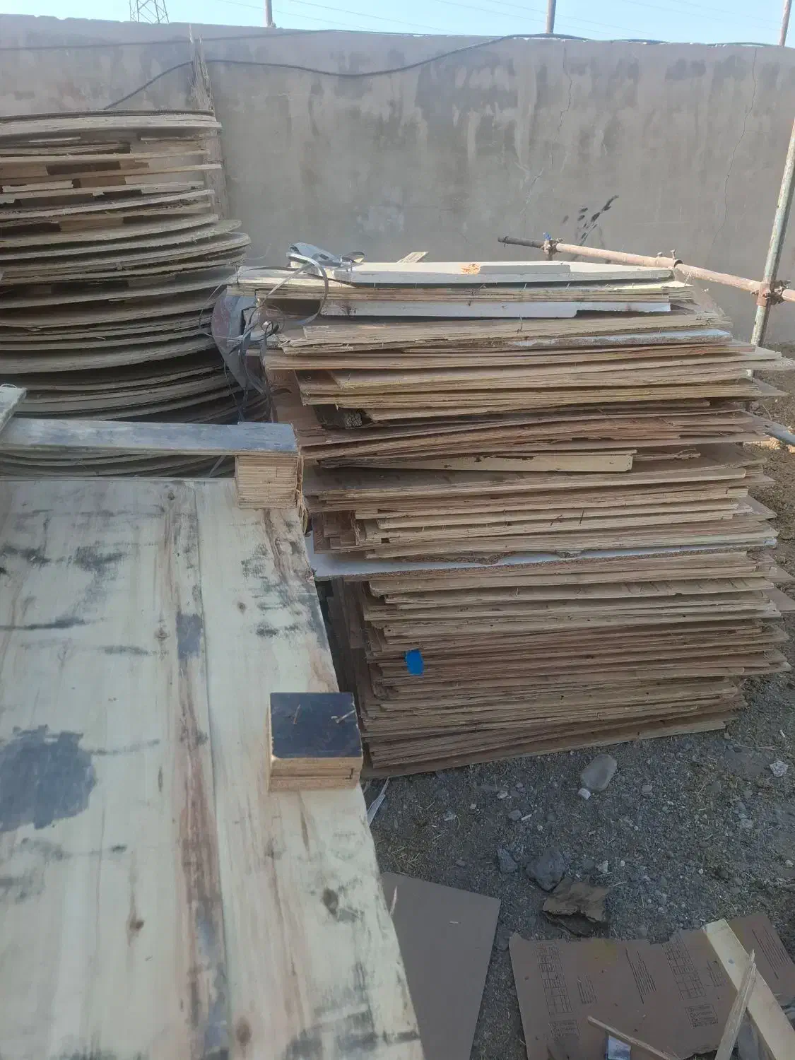 پالت چوبی|عمده‌فروشی|اصفهان, جلوان|دیوار