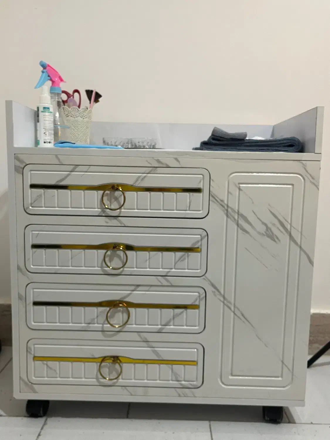 لوازم آرایشگاه|آرایشگاه و سالن‌های زیبایی|گنبد کاووس, |دیوار