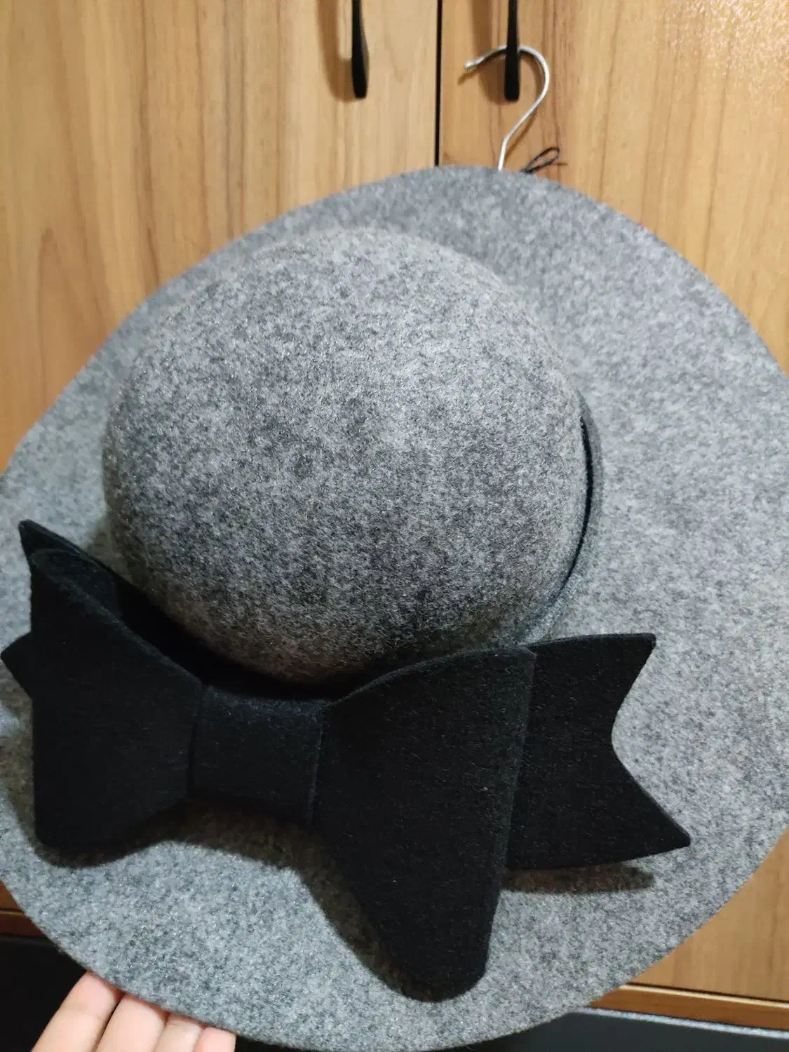 2 عدد کلاه نو فروشی|لباس|فردیس, منظریه|دیوار