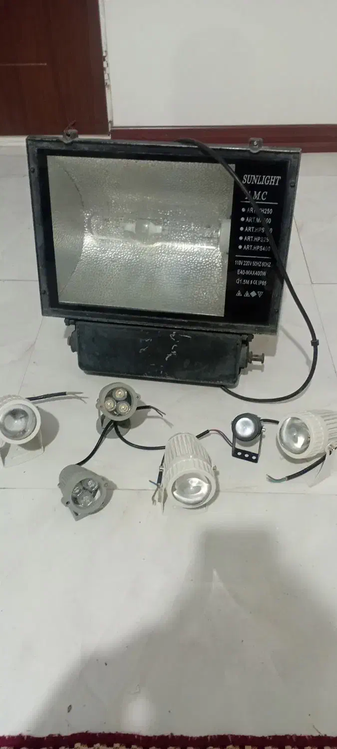 فروش تعداد چراغ ونورافکن|لامپ و چراغ|باقرشهر, |دیوار