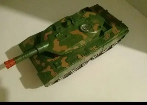 تانک فضایی|اسباببازی|گلبهار, شهر جدید گلبهار|دیوار