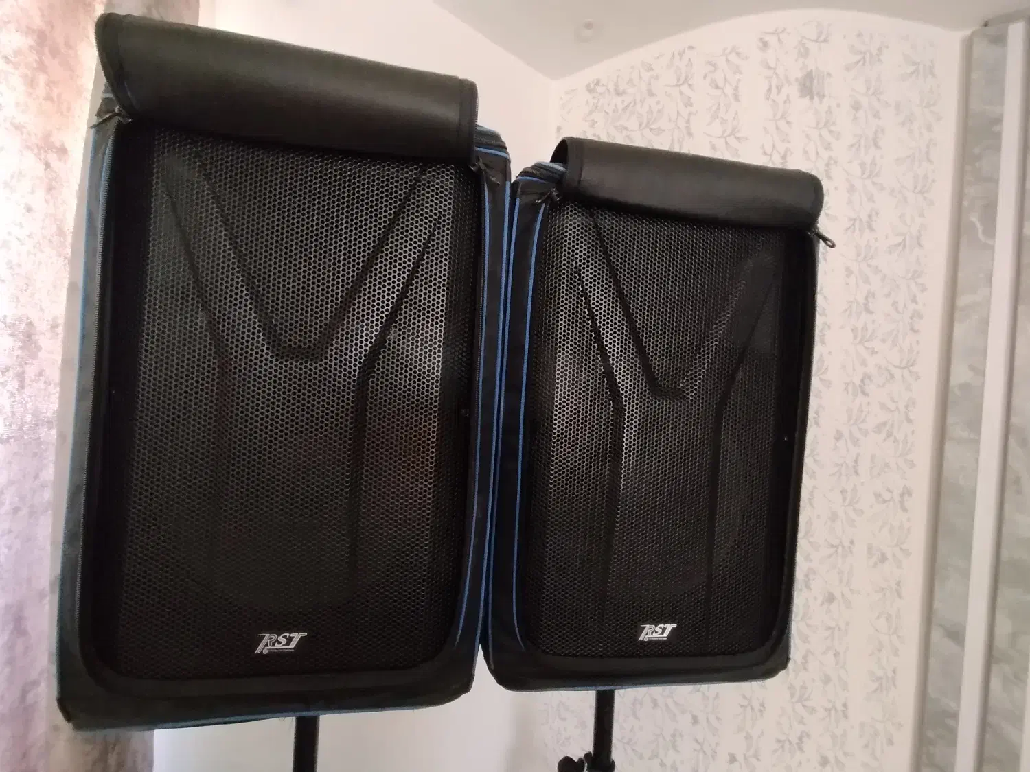 باندمجالس|صوتی و تصویری|شیراز, گلستان|دیوار