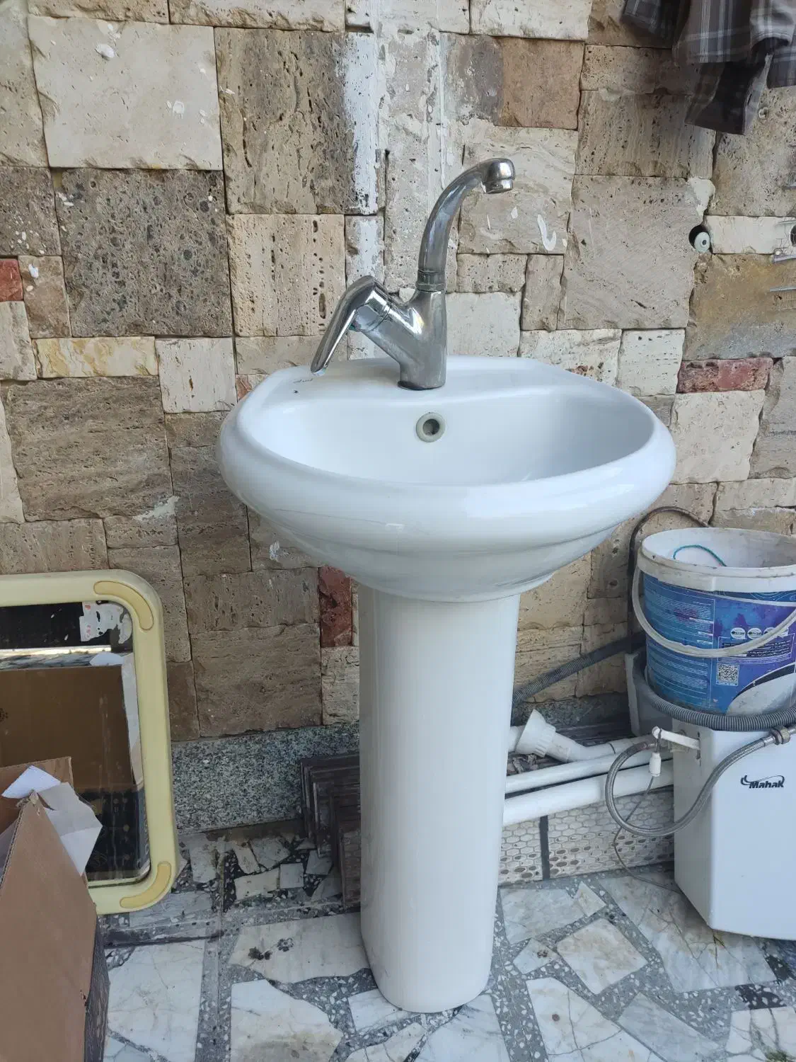 روشویی بهمراه شیر اهرمی|لوازم سرویس بهداشتی|چالوس, |دیوار