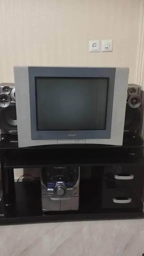 تلویزیون سالم همراباضبط ومیزتلویزیون|تلویزیون و پروژکتور|رشت, کوی فکوری|دیوار