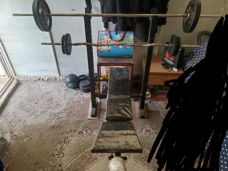 میز پرس همراه دو عدد هالتر و کلی وزنه|تجهیزات ورزشی|مشهد, هدایت|دیوار