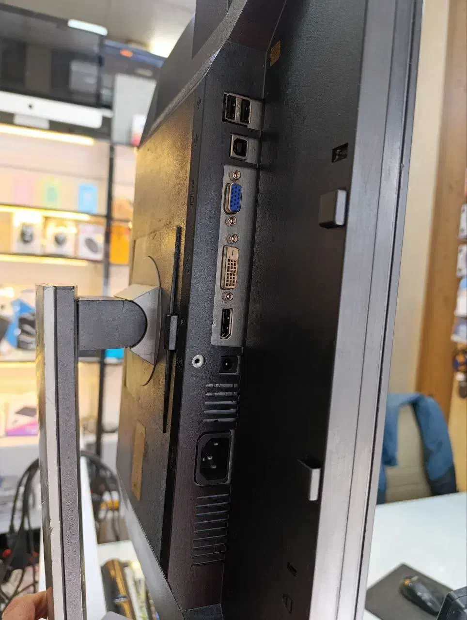 مانیتورdell|قطعات و لوازم جانبی رایانه|مشهد, سرافرازان|دیوار