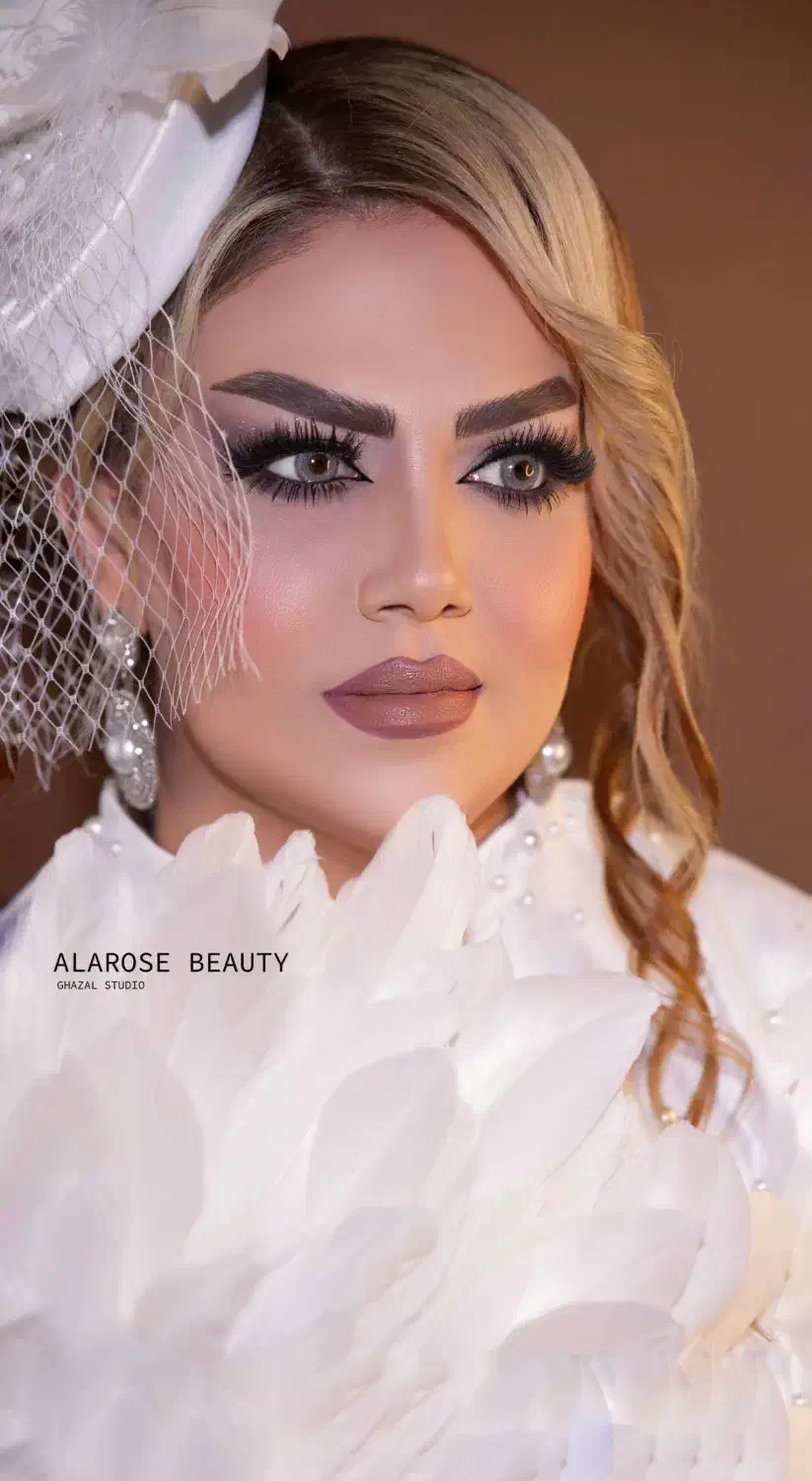 آف ویژه میکاپ و شنیون سالن زیبایی آلارُز|خدمات آرایشگری و زیبایی|بروجرد, |دیوار