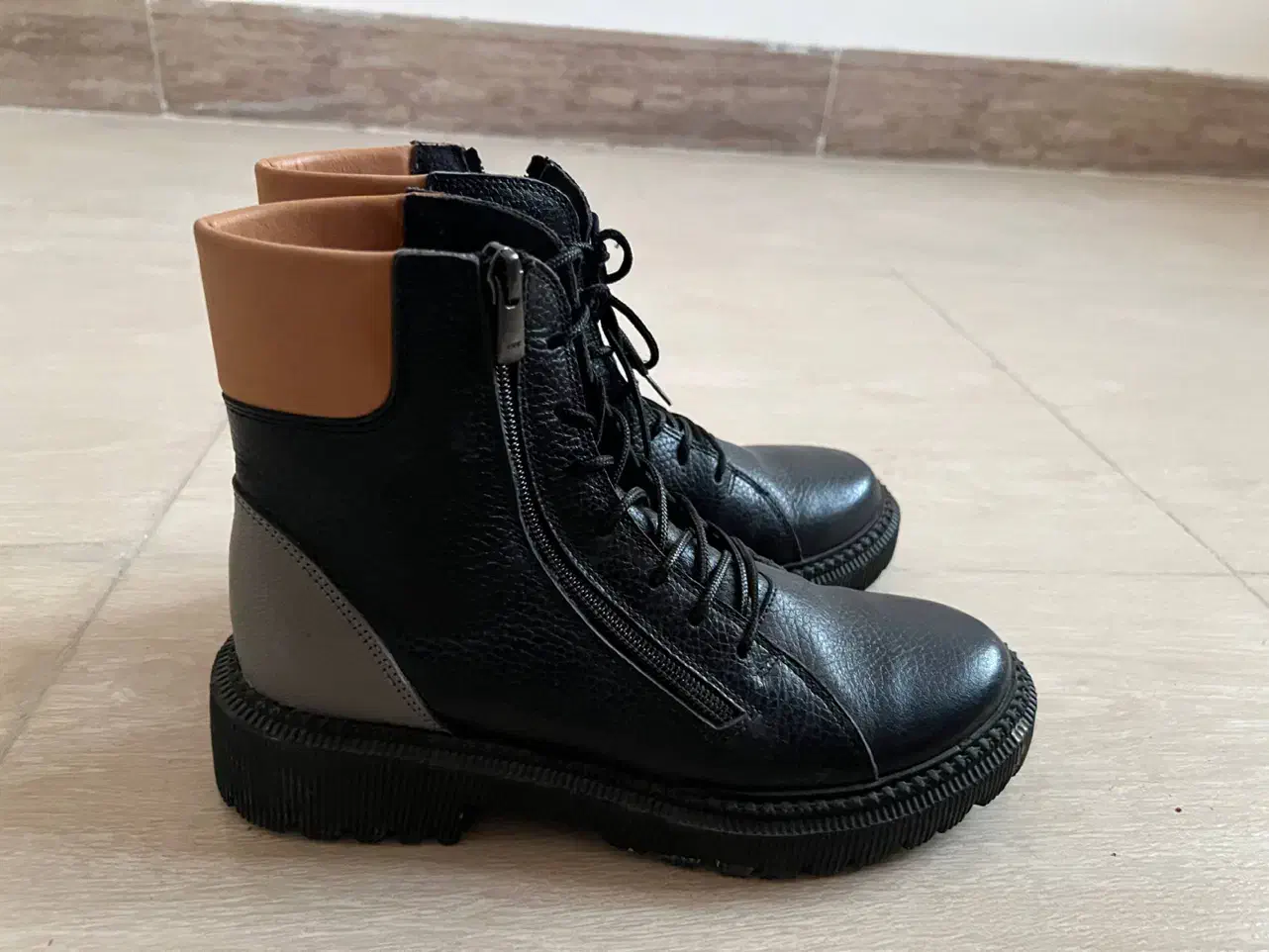 فروش کفش|کیف، کفش، کمربند|کوه چنار, |دیوار