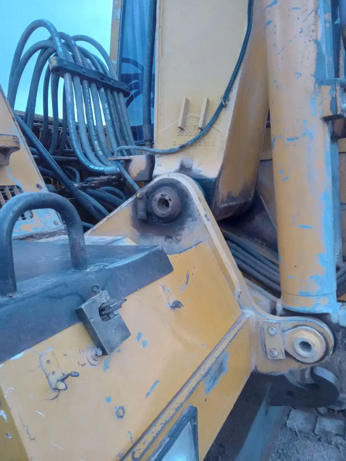 لیبهر 912|خودرو سنگین|دهق, |دیوار