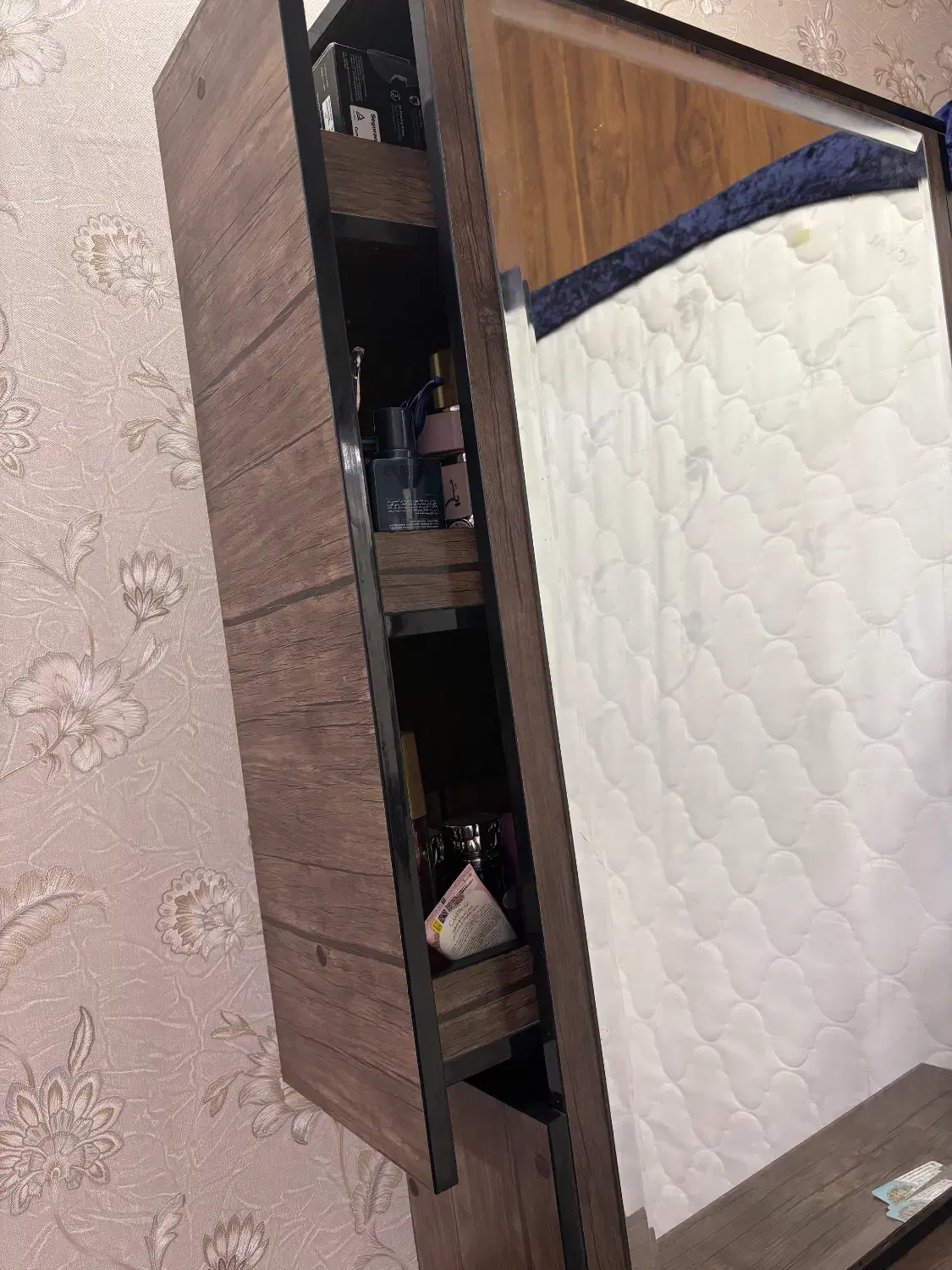 میز ارایشی|جاکفشی، کمد، دراور|بندر ماهشهر, |دیوار