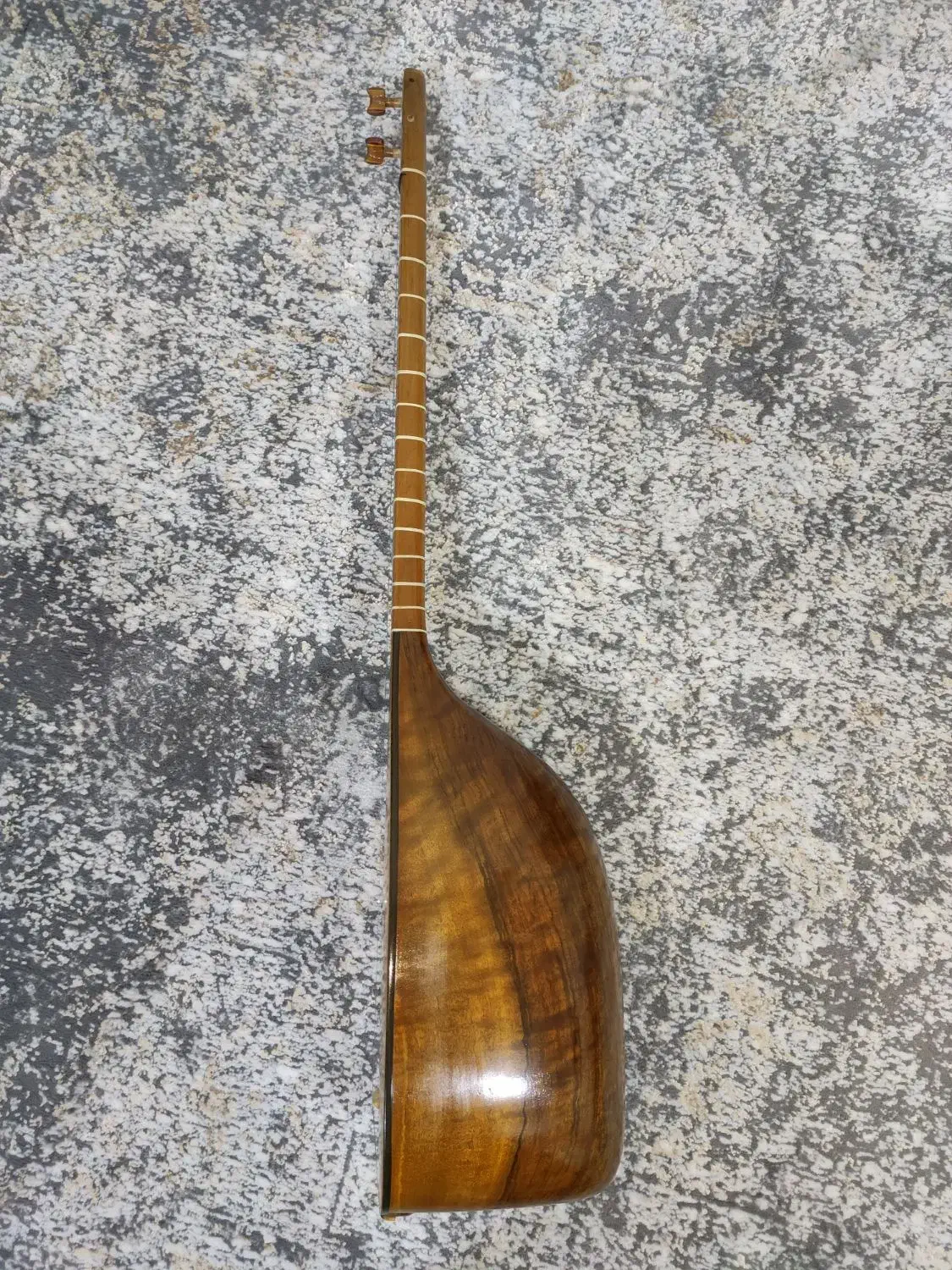 تنبور کاسه ای|سازهای سنتی|کرمانشاه, |دیوار