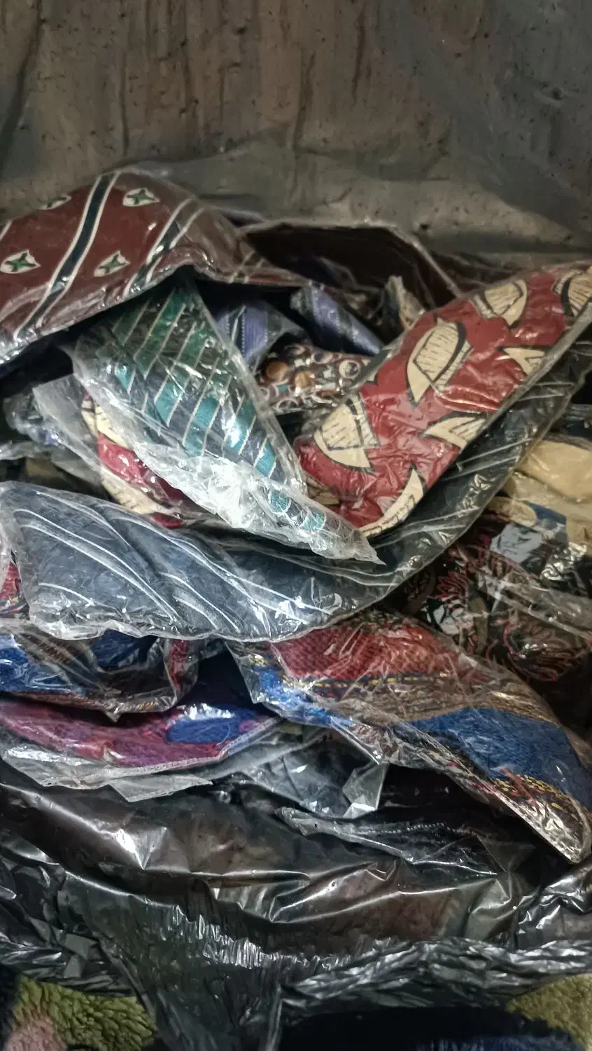 کراوات|لباس|شاهینشهر, خانه کارگر|دیوار