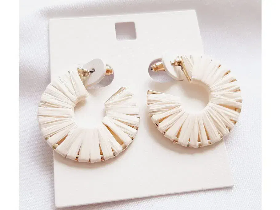 گوشواره نیم حلقه ای حصیری مدل کرم|بدلیجات|اردبیل, |دیوار