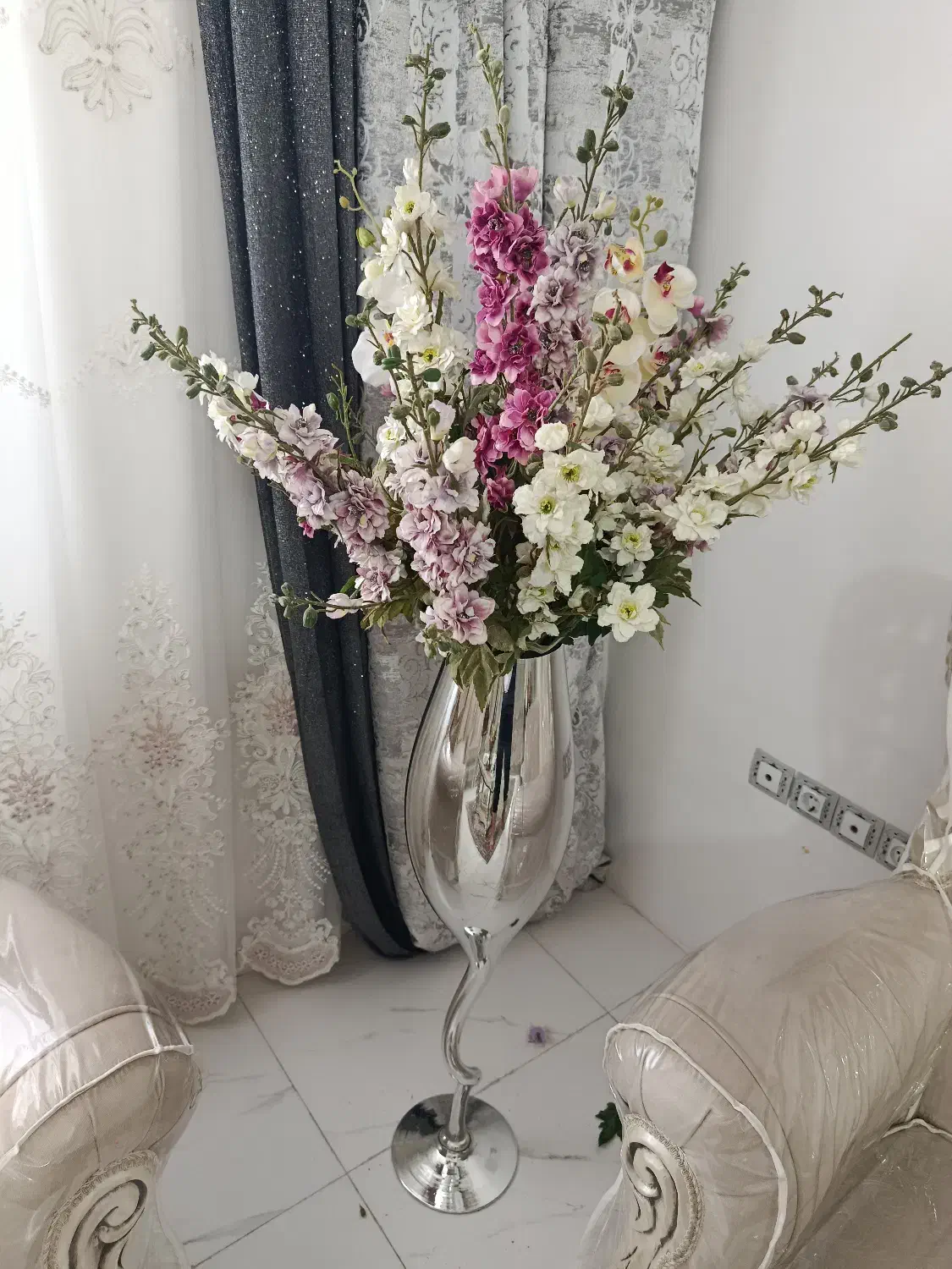 گل و گلدان 2000000میلیون تومان|صنایع دستی و سایر لوازم تزئینی|اقبالیه, |دیوار