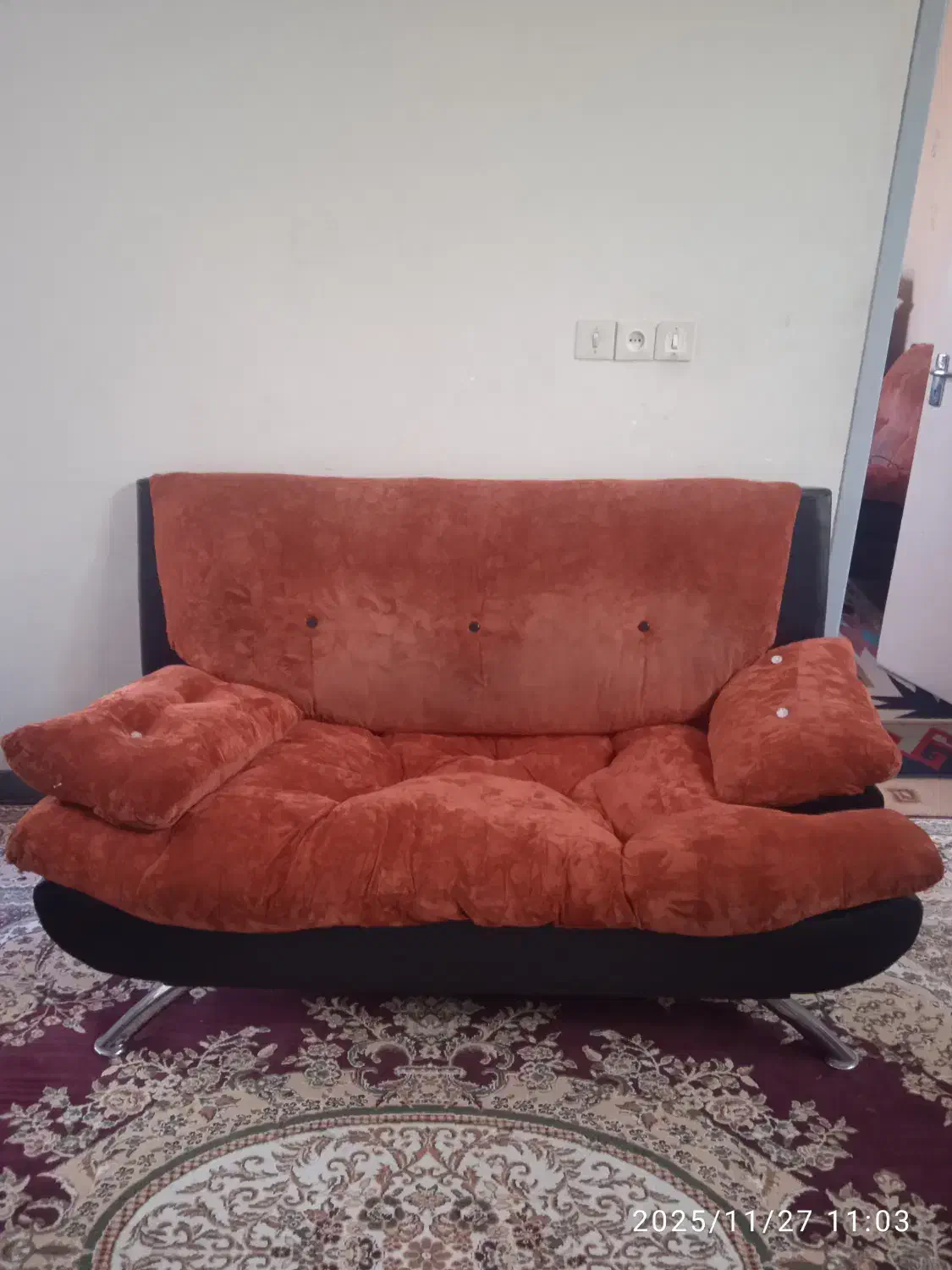 مبل راحتی هفت نفره|مبلمان خانگی و میز عسلی|شیراز, کوشک میدان|دیوار