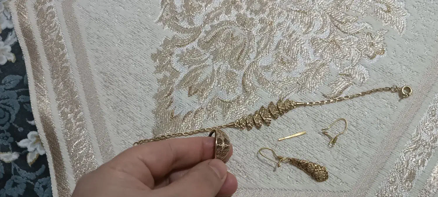 طلا در حد نو|جواهرات|پرند, فاز ۵|دیوار