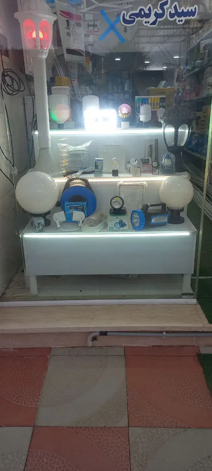 ویترین مغازه چوبی درحد نو|بوفه، ویترین، کنسول|فومن, |دیوار