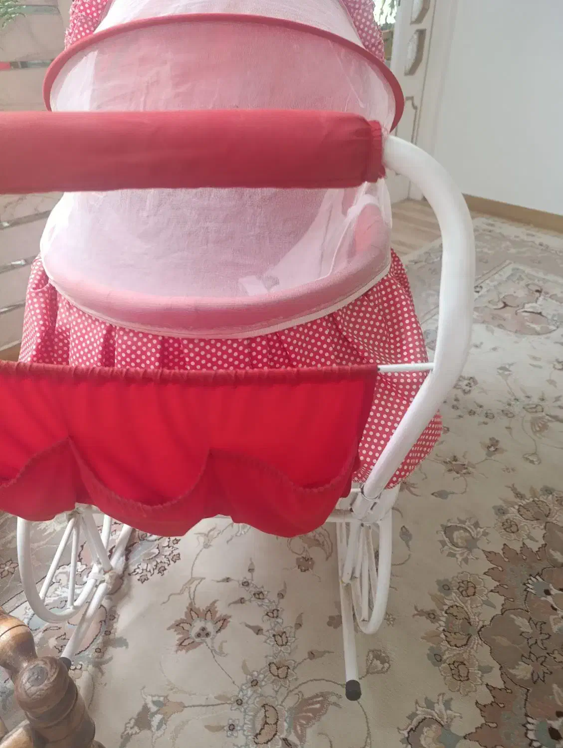 گهواره وسطل و وان نوزاد|کالسکه و لوازم جانبی|قروه, |دیوار