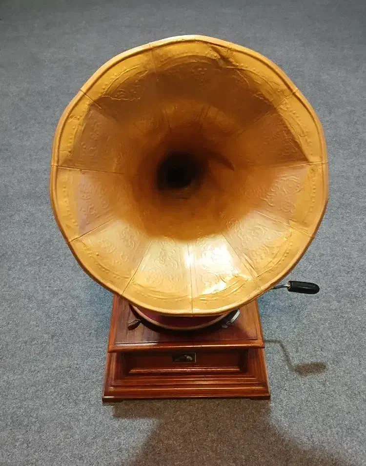 گرامافون هندلی|کلکسیون اشیاء عتیقه|قائمشهر, |دیوار