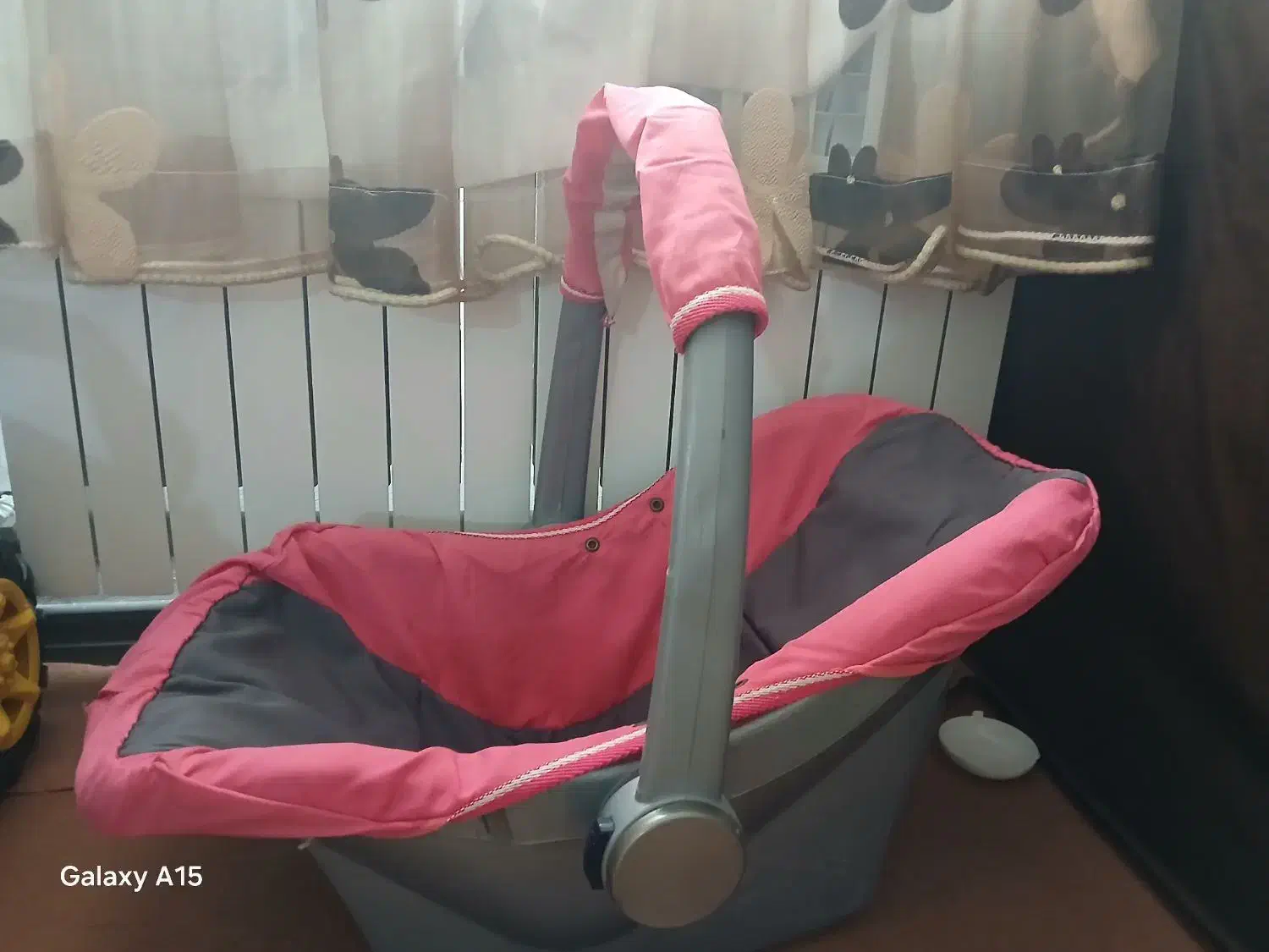 یک کریر سالم بچه همراه یک عدد آغوشی|کالسکه و لوازم جانبی|پیشوا, |دیوار