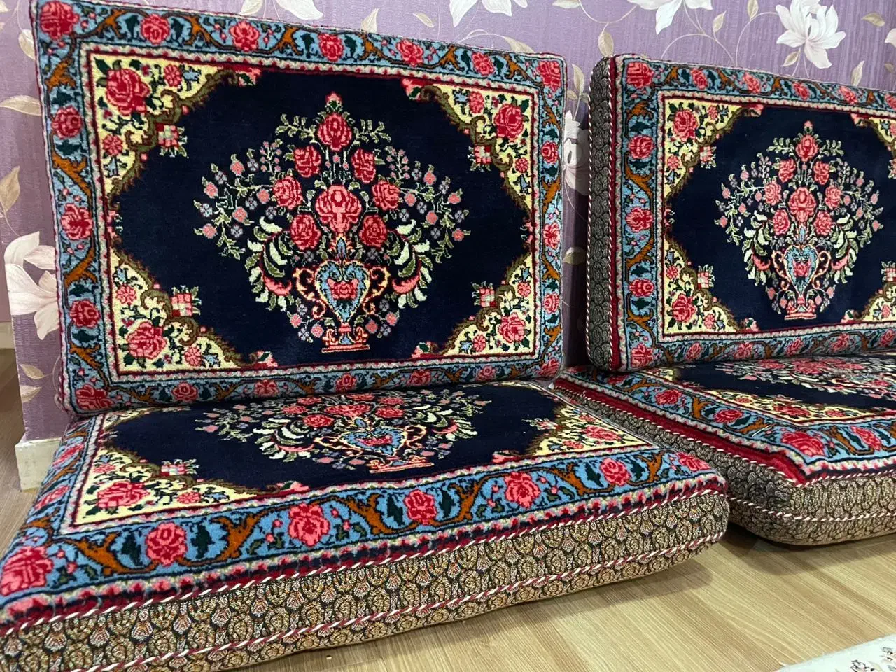 شش عدد پشتی عالی و تمیز|پشتی|سنندج, |دیوار