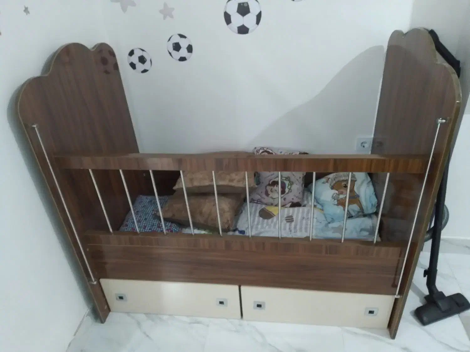 تخت کودک سالم و درحدنو|تخت و صندلی بچه|رشت, حمیدیان|دیوار