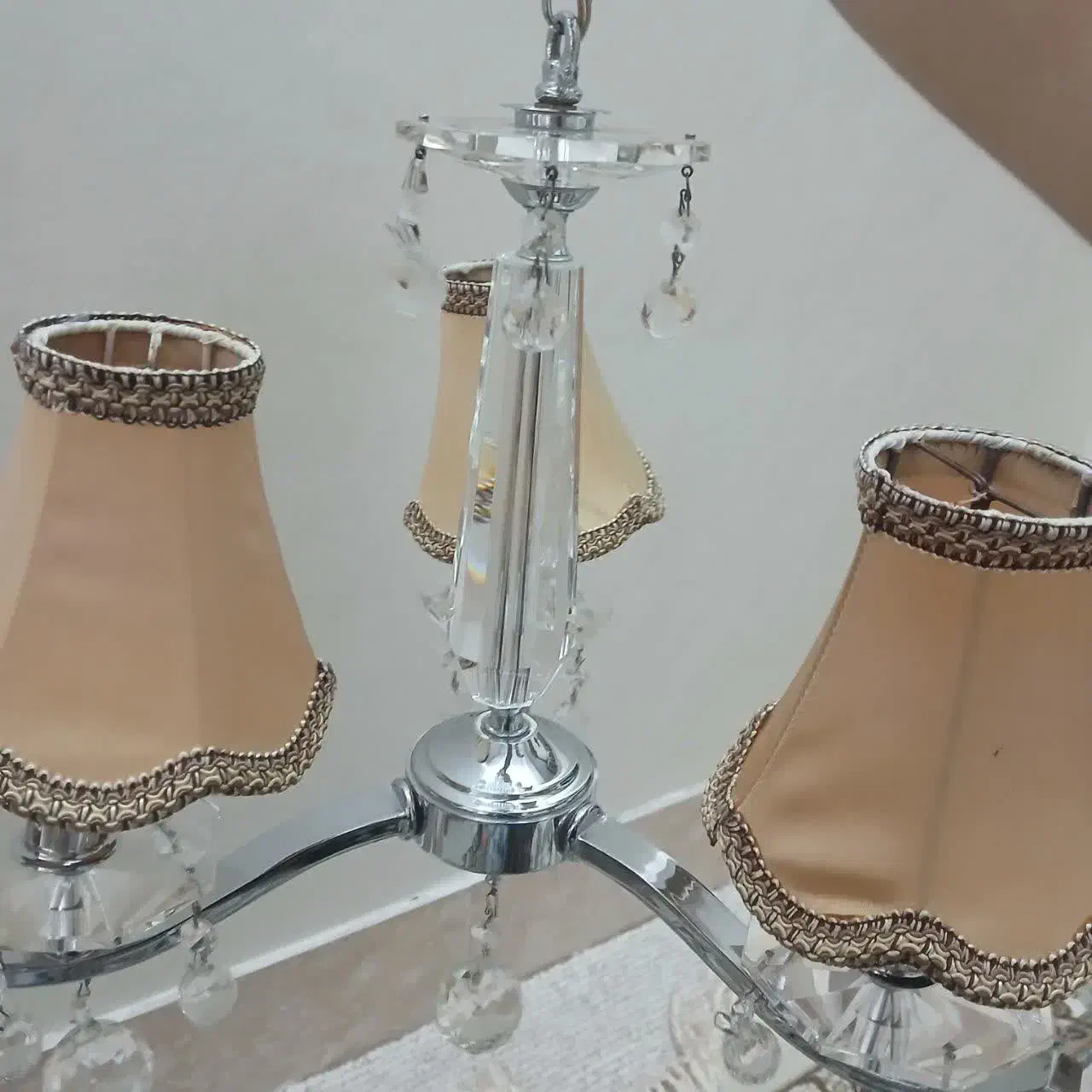 لوستر سه شاخه کریستال|لوستر و چراغ آویز|قم, زنبیل آباد|دیوار