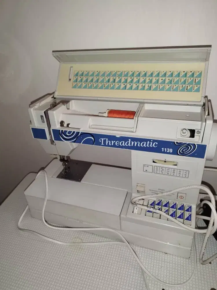 بعلت جابجایی میفروشم وگرنه فروختی نیست|چرخ خیاطی و ریسندگی|ارومیه, |دیوار