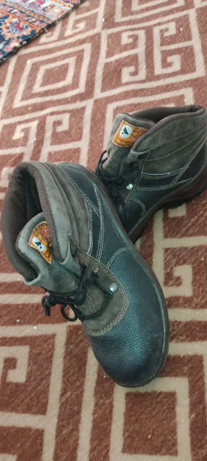 کفش کار سر آهنی با کیفبت|کیف، کفش، کمربند|یزد, |دیوار