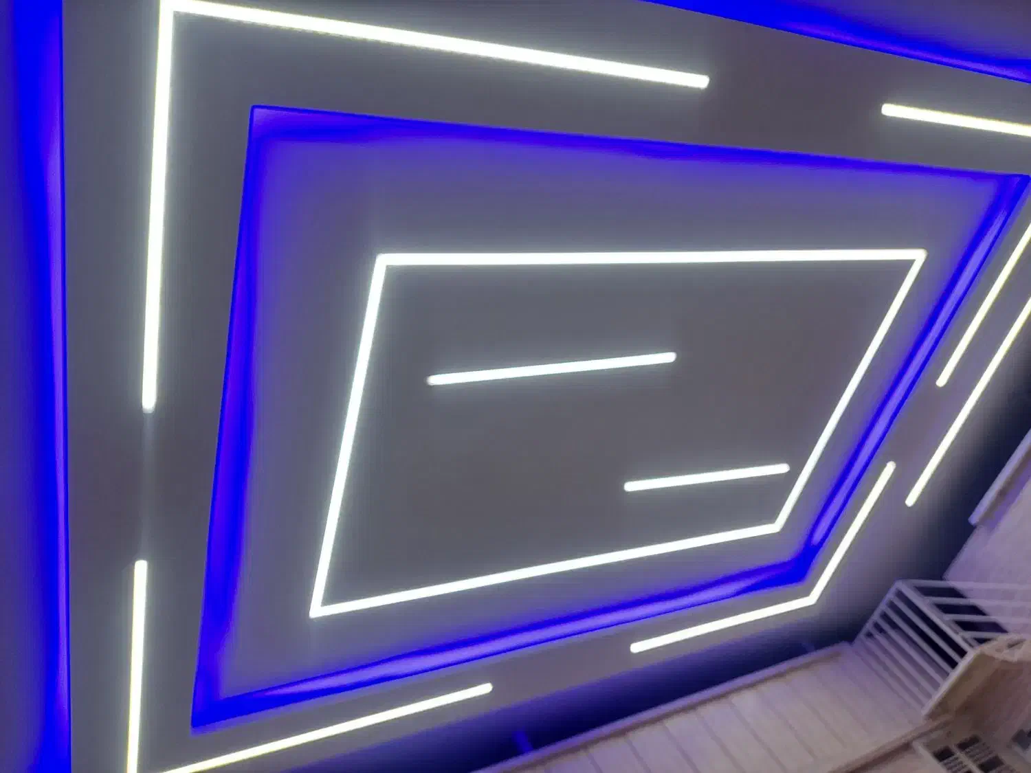 نصب درب برقی، بالابر ، دوربین مداربسته ، برق کشی|خدمات پیشه و مهارت|شیراز, کوزه گری|دیوار