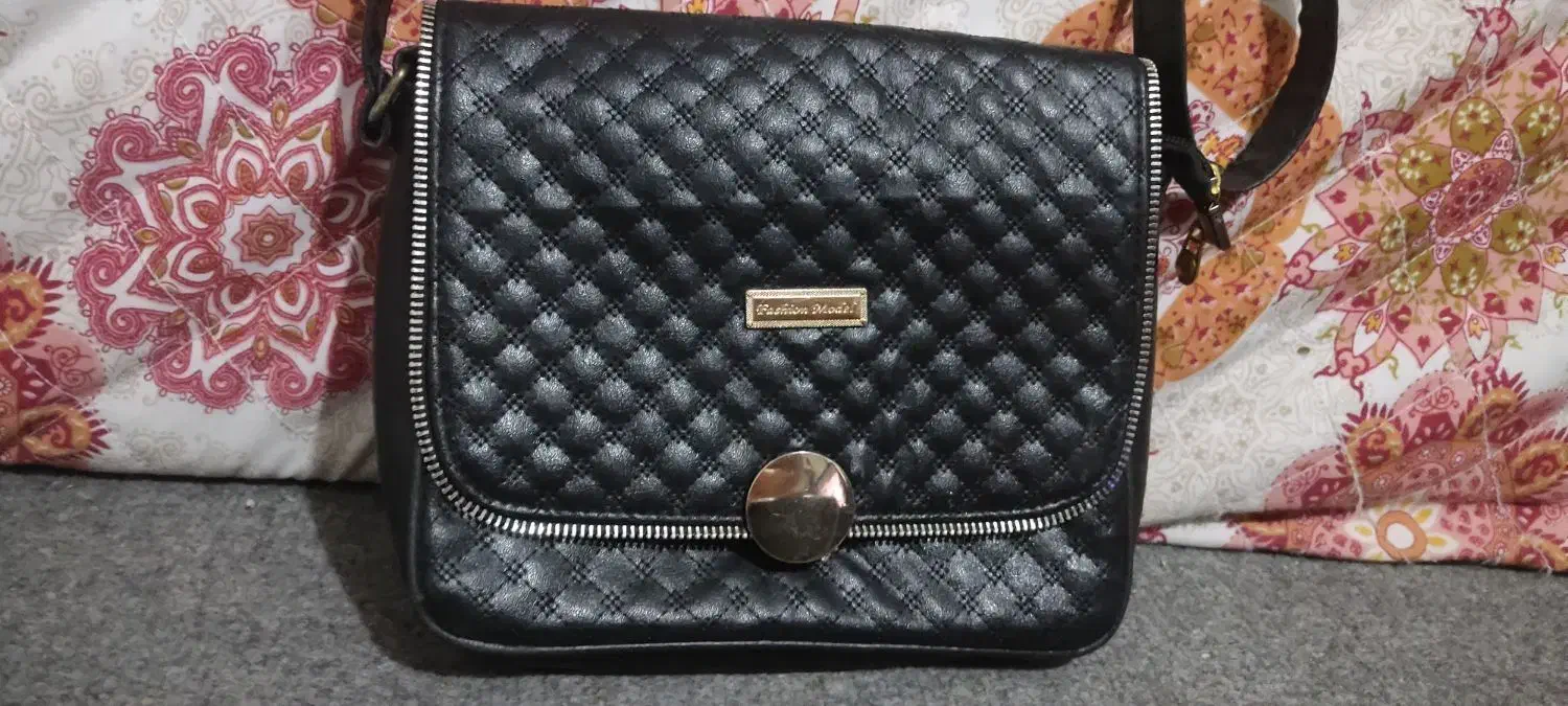 کیف رو دوشی در حد نو|کیف، کفش، کمربند|شیراز, بازار|دیوار