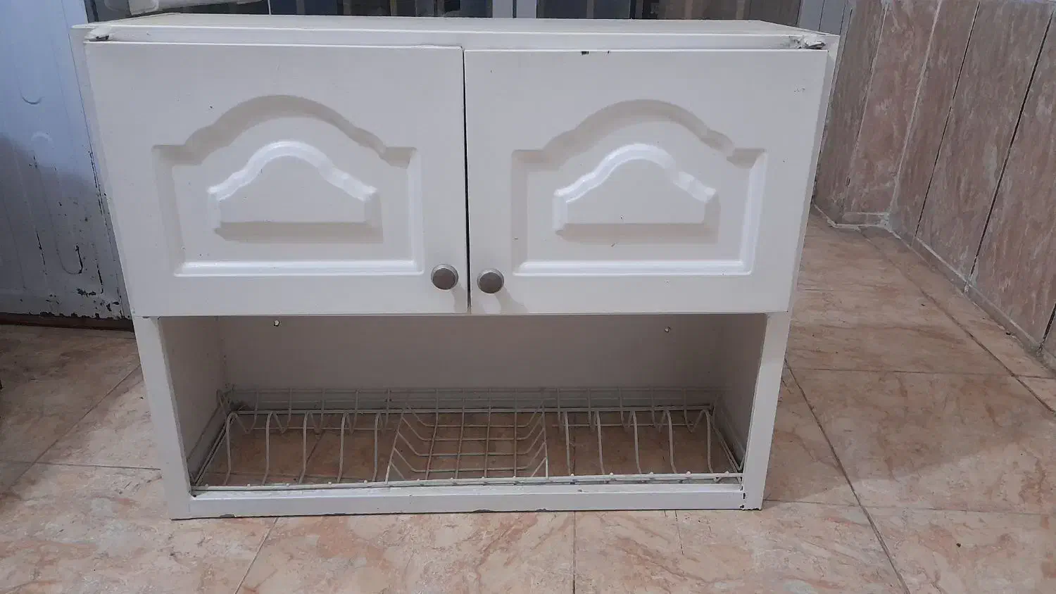 کا بینت ابچکان|آب‌چکان و نظم‌دهنده ظروف|اسالم, |دیوار