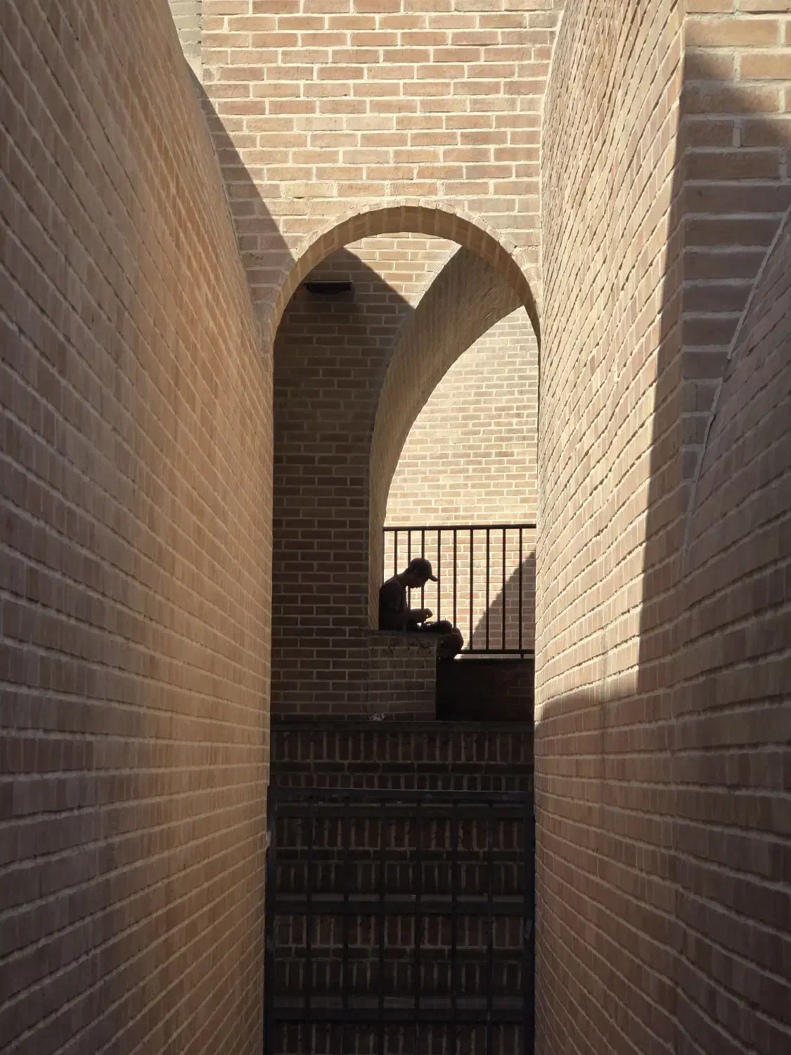 ادمین ، تولید محتوا ، آموزش برای کسب و کار ،عکاسی|خدمات رایانه‌ای و موبایل|اصفهان, نقش جهان|دیوار