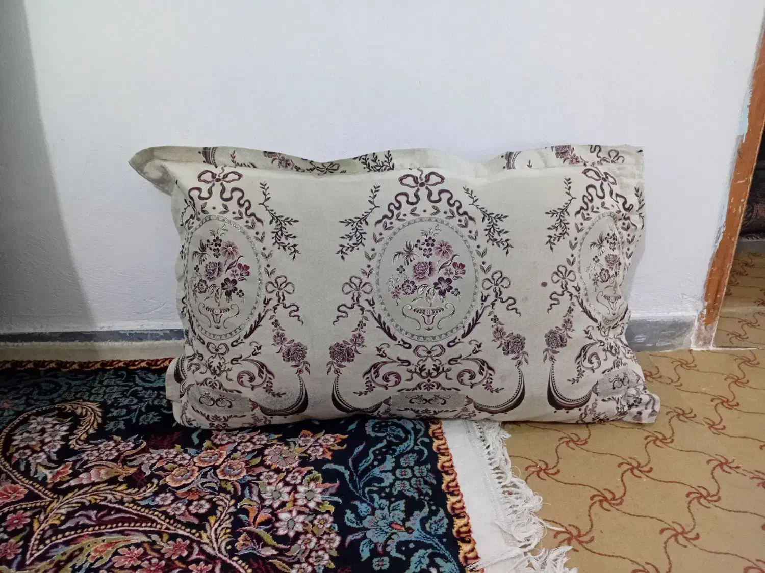 ۴عددپشتی بلوچی بزرگ|پشتی|چابهار, |دیوار