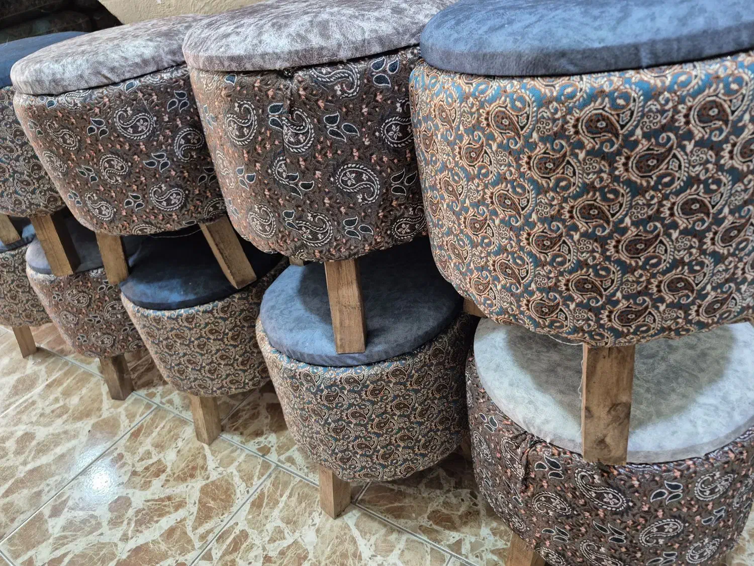 صندلی چوبی باروکش ترمه|مبلمان خانگی و میز عسلی|یزد, |دیوار