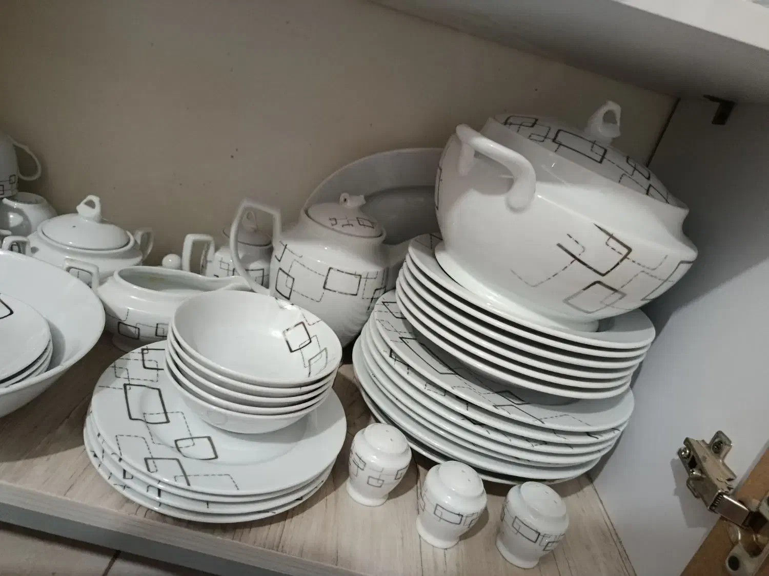 چینی 6نفره نقره ایی|ظروف سرو و پذیرایی|خرم‌آباد, |دیوار