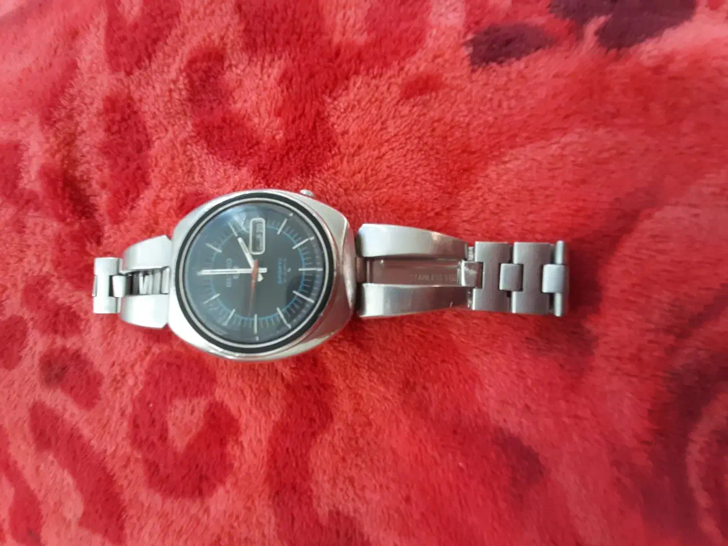 سیکوجوانان|ساعت|رباطکریم, رباطکریم|دیوار